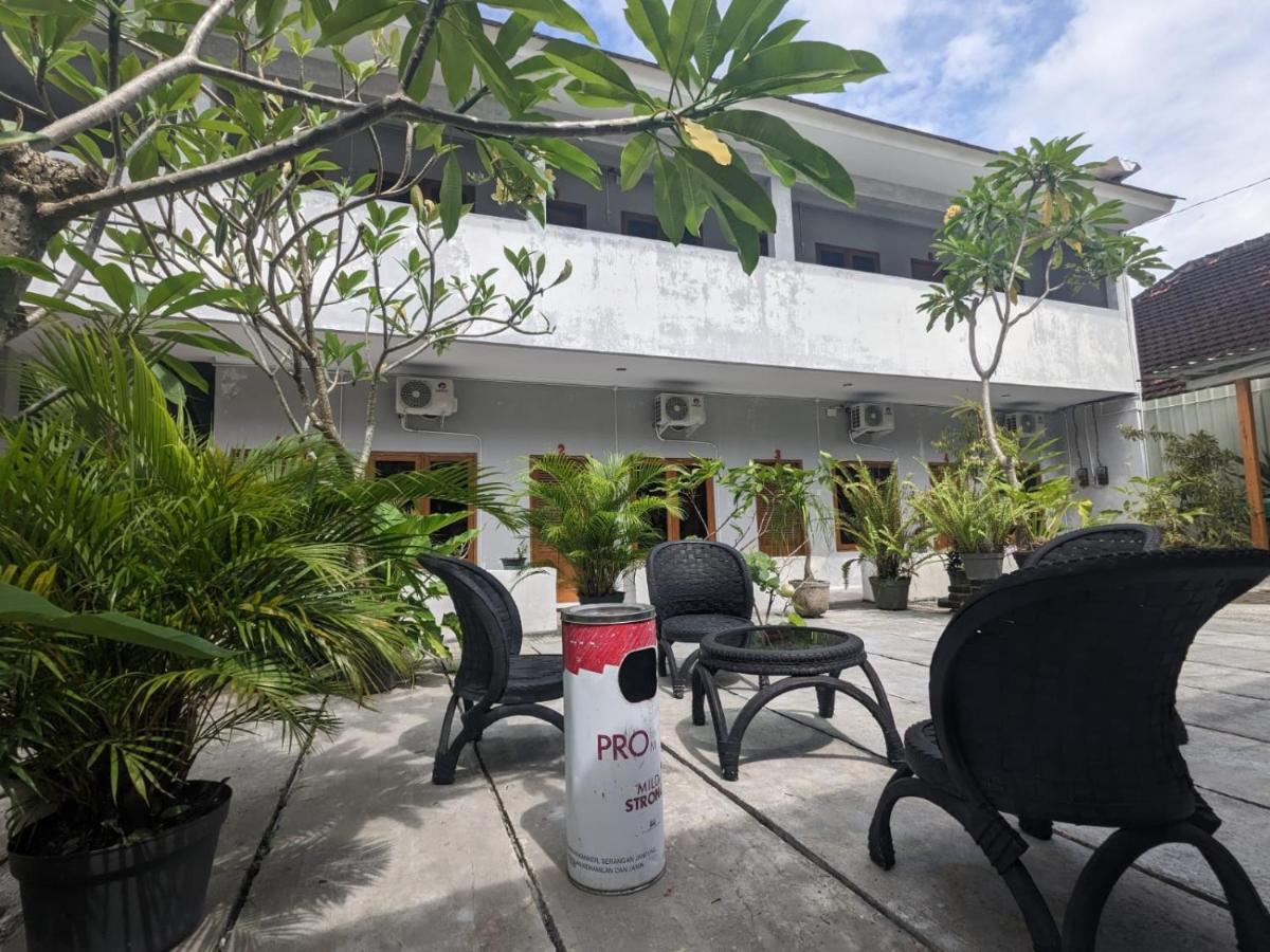 Rumah Pagar Merah Homestay 日惹 外观 照片