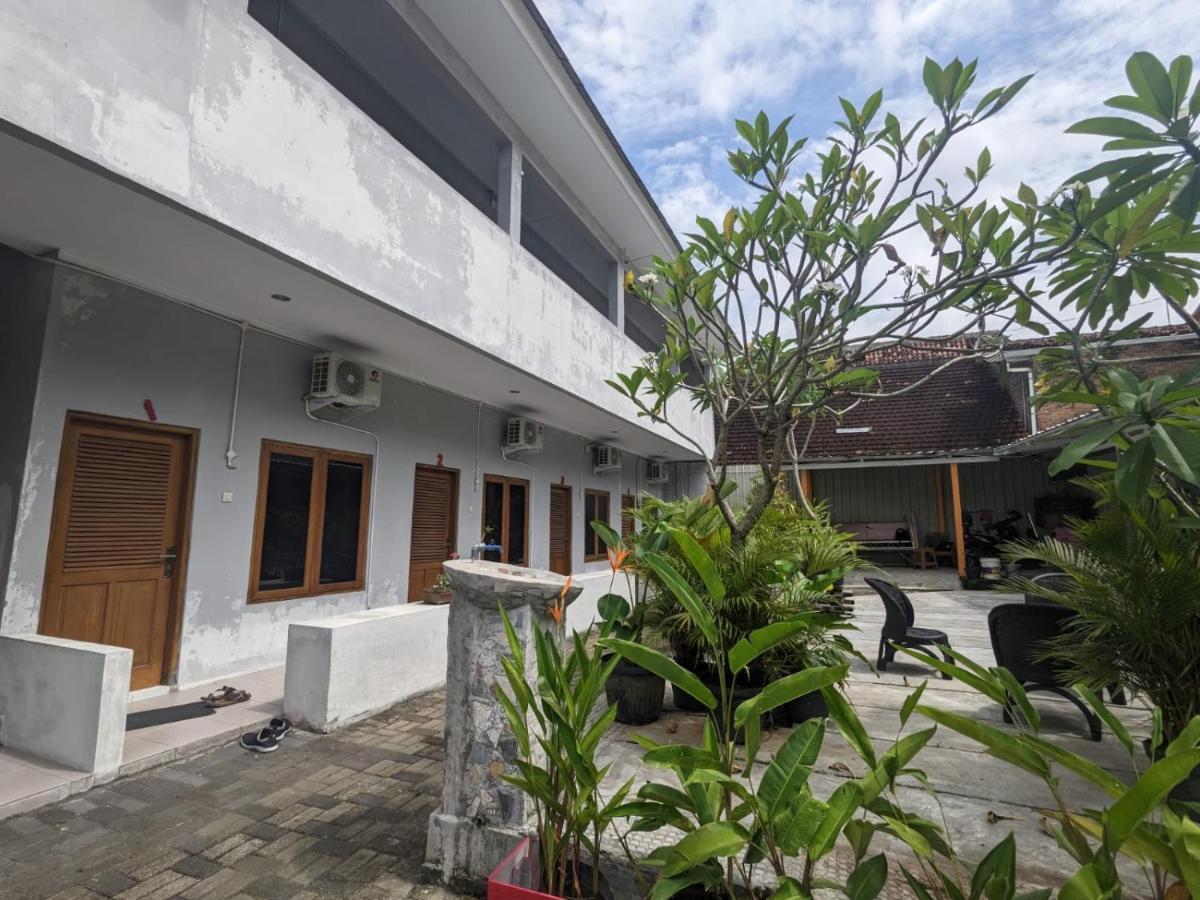 Rumah Pagar Merah Homestay 日惹 外观 照片
